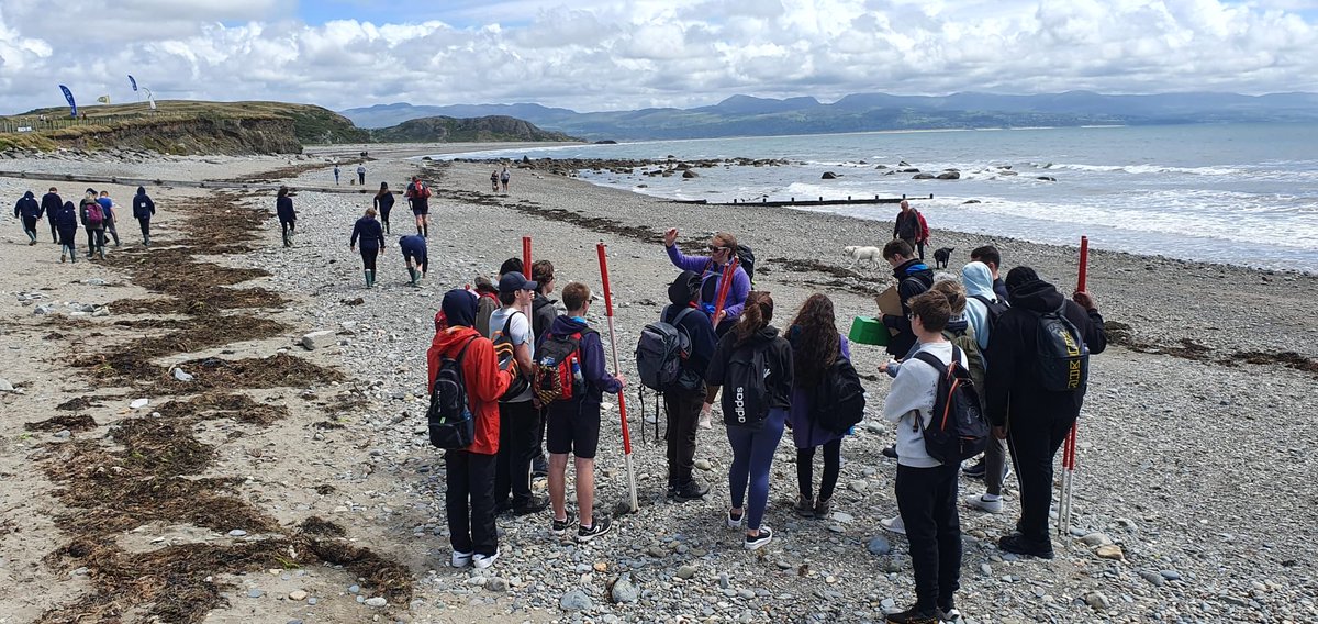 A brilliant day of coastal fieldwork at Criccieth ⁦<a href="/FSCRhydyCreuau/">FSC Rhyd-y-creuau</a>⁩ ⁦<a href="/BCHSupdates/">BCHSnews</a>⁩