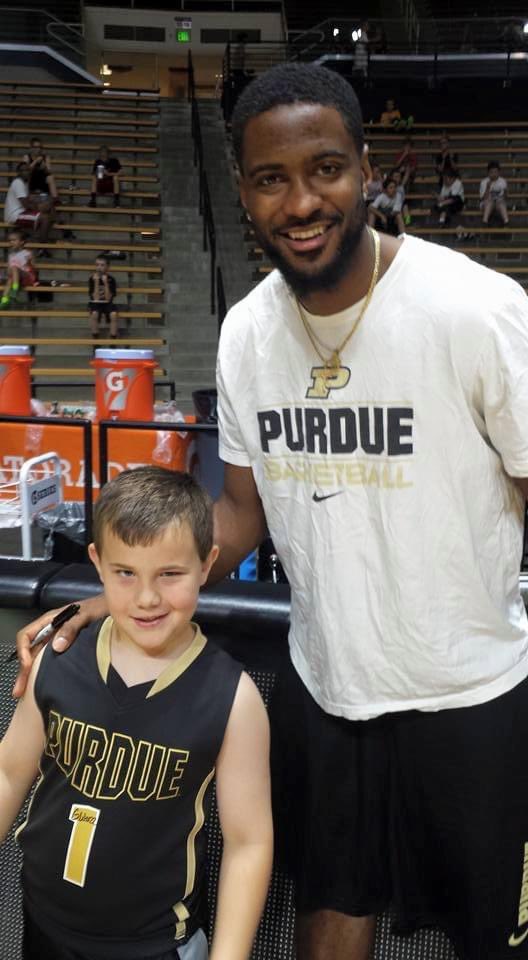 Fb memories from this day in 2015 at Purdue basketball camp! What an awesome group! @RaphealDavis3 @VE_12 @theoriginalhaas Now Luke is 13 playing AAU basketball but still always cheering on the Boilers! @NateBarrett80 https://t.co/ICFbf0SKPF