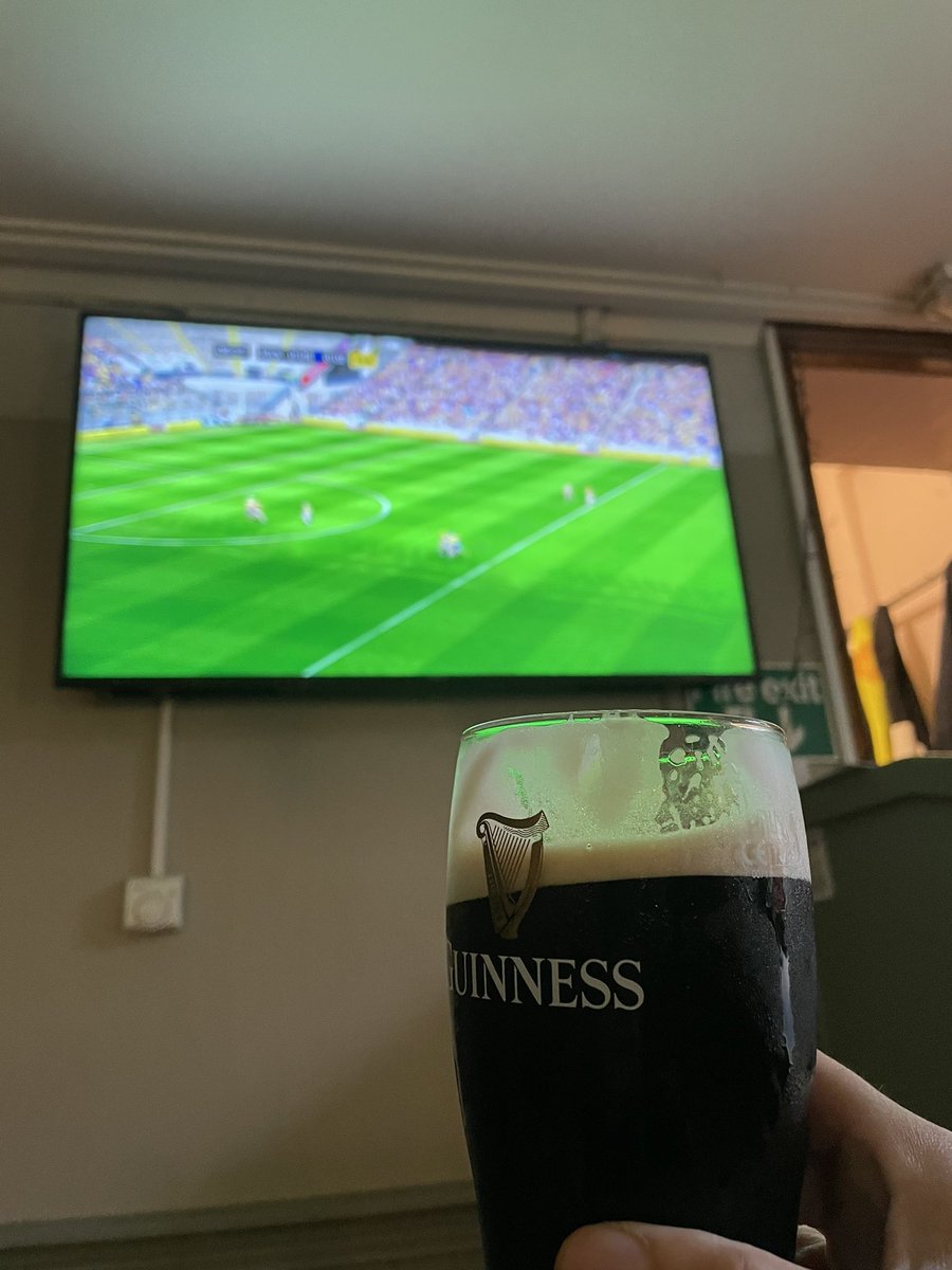 tfigs121's tweet photo. Sitting in a pub in Mitchelstown, drinking a pint of Guinness and watching Hurling. Let’s go Clare!! #IrishExperience https://t.co/48gf4r2mOM