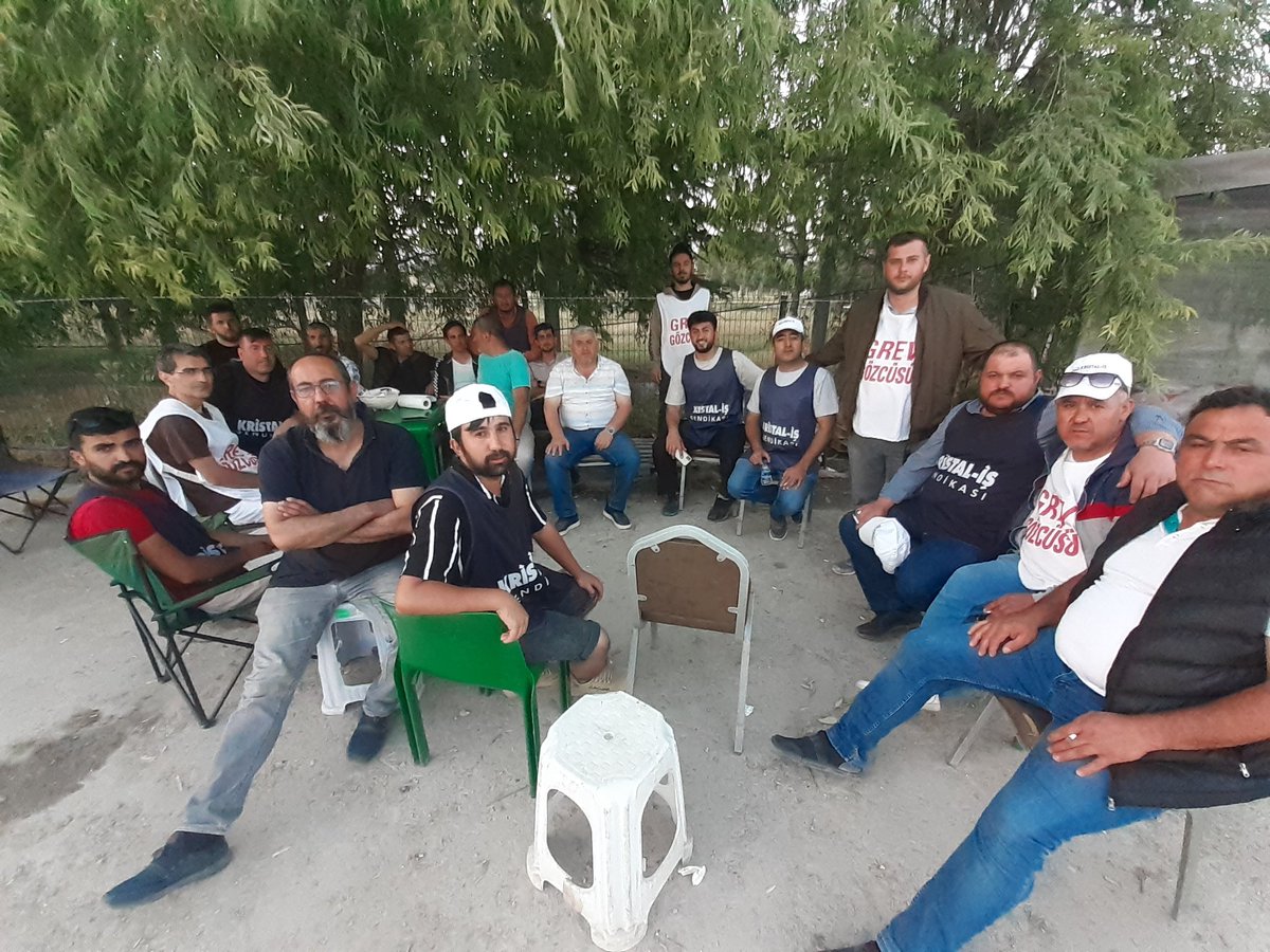 recai_akbaba's tweet photo. Durmak yok direnişe devam #atışkanalçıgrevde https://t.co/gGQDshJQRc