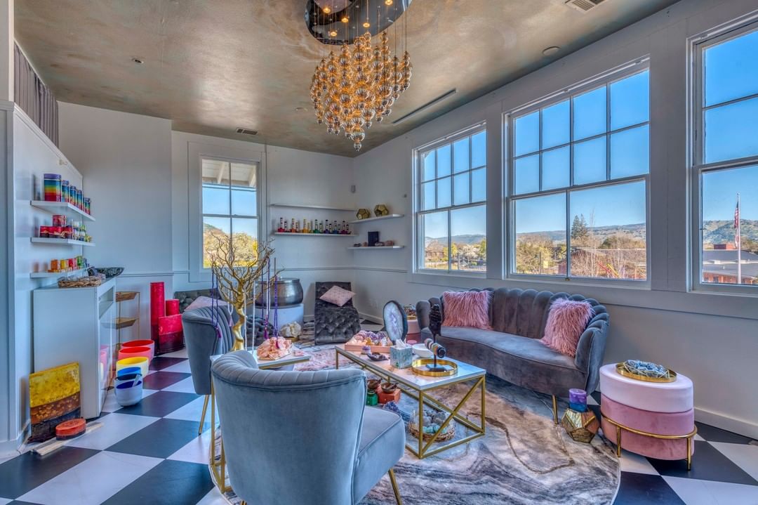 Take a trip to Divine Chakra Spa &amp; let Grace's decades of intuitive reading navigate you through a Tarot session or a meditative sound bath. Explore the possibilities of tomorrow and allow yourself to meet them with an open mind &amp; ❤️ Divinechakraspa.com #TasteLifeHere