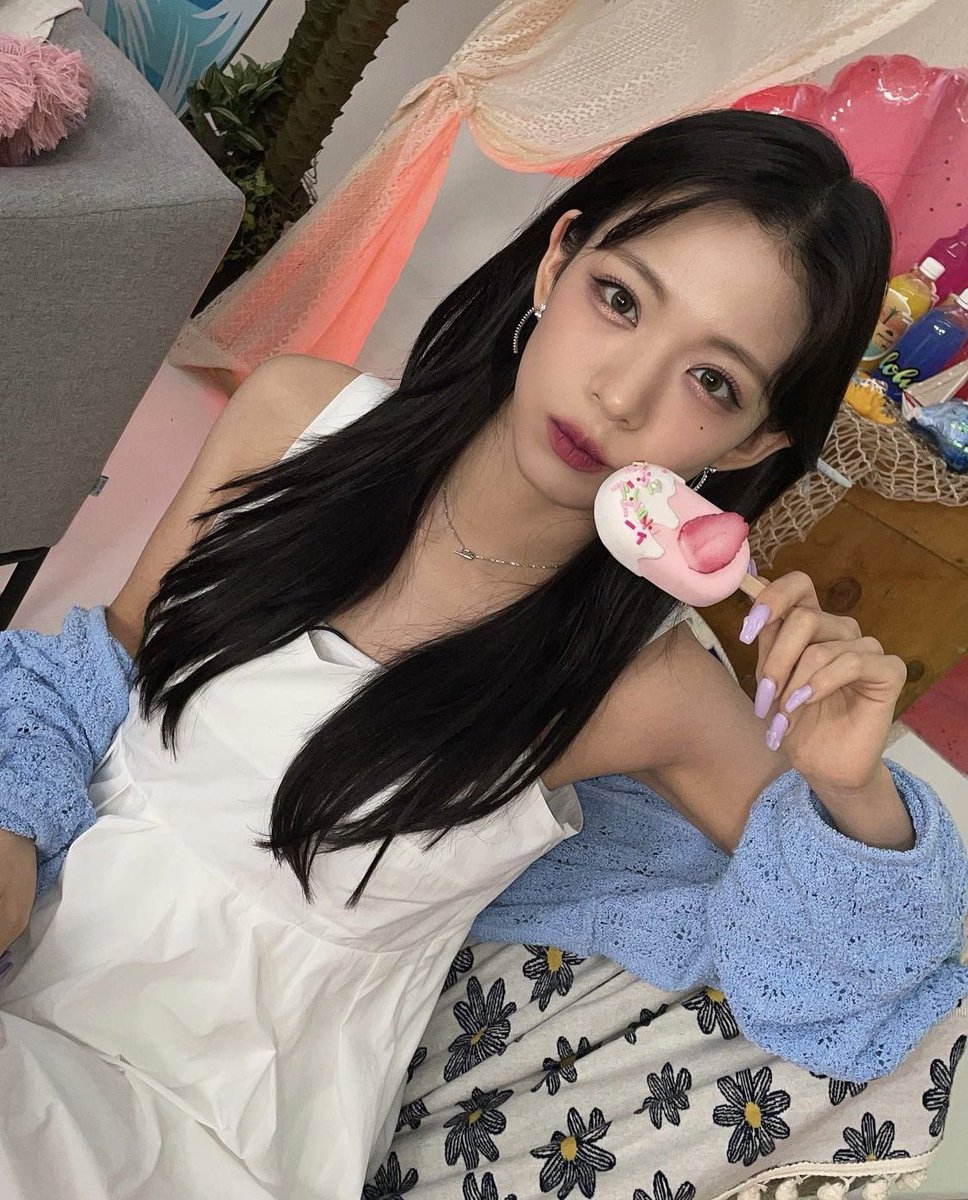 cyfromis's tweet photo. 220702 ♡₊˚. chaeyoung’s ig update https://t.co/45atW41HrT