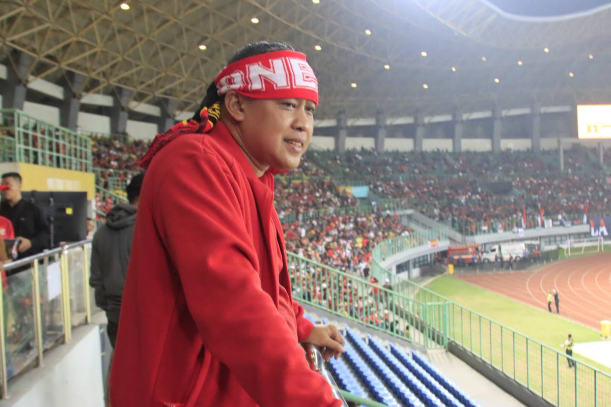 mas_triadhianto's tweet photo. Rindu rasanya berada ditengah euforia seperti ini lagi.

Meski hari ini timnas belum berhasil menang, tapi kita tetap optimis akan perjuangan putra-putra terbaik. 

Semoga Bekasi menjadi tempat yg nyaman dan aman dlm mewujudkan Kota Bekasi kota industri olahraga yang berprestasi https://t.co/uxaTSvTWZ9