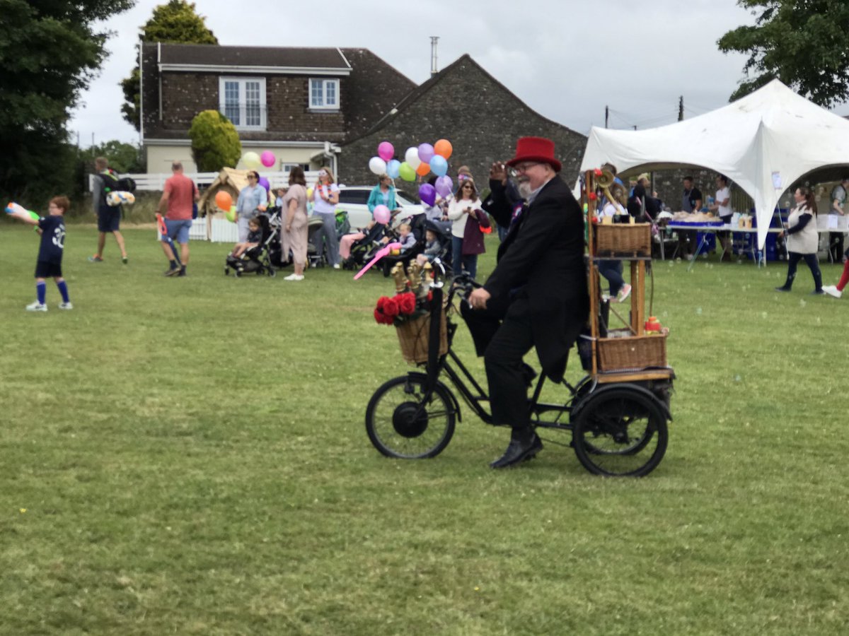 ThePencilCaseCo's tweet photo. What a lovely afternoon Sally & Maddie had at #Colwinston #Fete this afternoon!
Brightly decorated floats, colourful outfits, painted faces, stalls, games & races on the field, cream teas, big smiles π€ππ
#villagelife #community #ValeofGlamorgan #outandabout #ThePencilCase https://t.co/LrLZeiSE8o