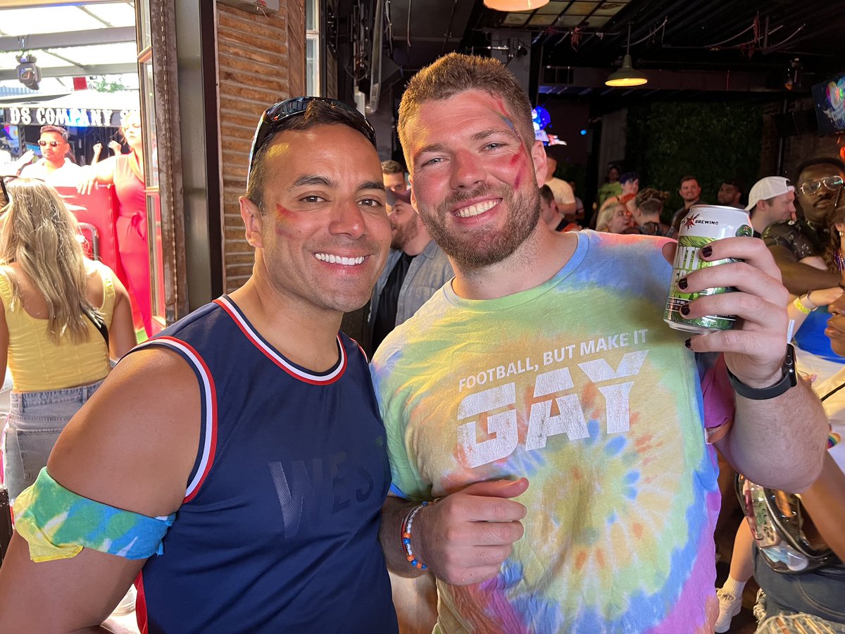 ChrisSaldana's tweet photo. Still getting pics from #PrideBowl last weekend.  #Chicago #GayFlagFootball 🏳️‍🌈🏈  #TakeMeBack https://t.co/bt9zM6CkNz
