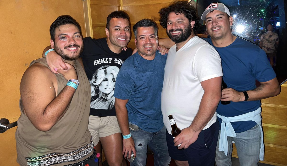 ChrisSaldana's tweet photo. Still getting pics from #PrideBowl last weekend.  #Chicago #GayFlagFootball 🏳️‍🌈🏈  #TakeMeBack https://t.co/bt9zM6CkNz
