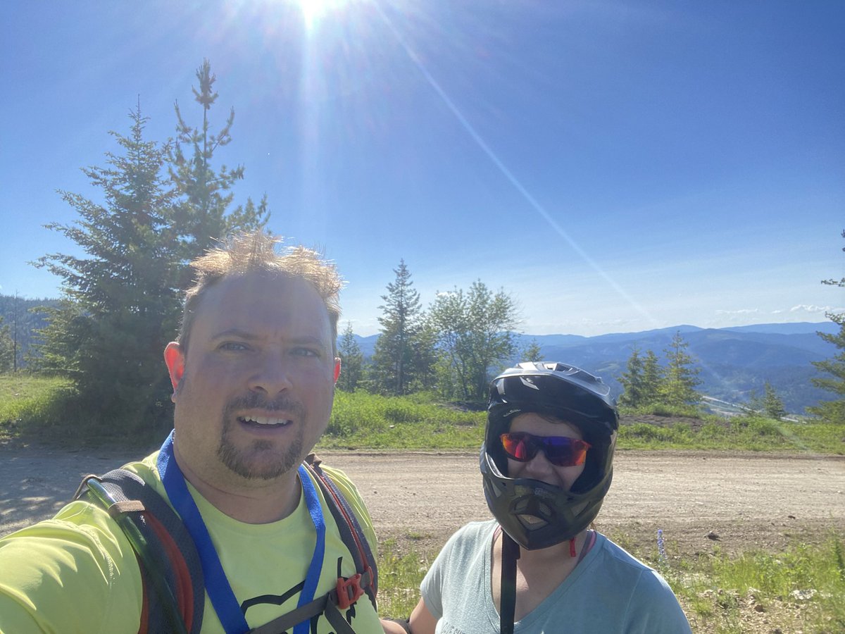 DrMcXursion's tweet photo. First day of downhill mountain biking, with titanium rod, six screws and all. Fantastic day with @smcpherson05 followed up with live music by the fantastic musician Ron Greene. https://t.co/hd0HVynnUh