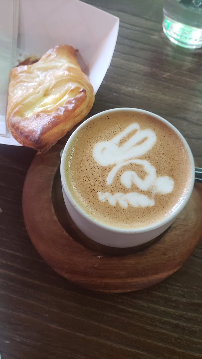 realbillesler's tweet photo. Back to #Typica for roasted on premise #cortado and house made #Venezualan pastry. #Columbia national symbol the hare, by #barista extraordinaire Enderson. https://t.co/pvn24s4oQV