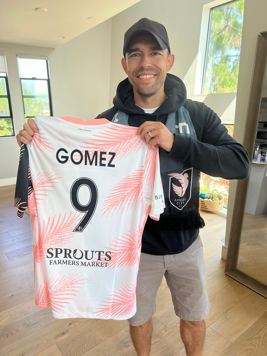 It’s finally here!! 

Thanks for the gear <a href="/JulieFoudy/">Julie Foudy</a> 🤝 🤗 

Can’t wait to go check out a game ⭐️🌴 <a href="/weareangelcity/">Angel City FC</a> 

Looking forward to cheering you on in person soon 🔜 🏟 

#NWSL #FutbolAmericas