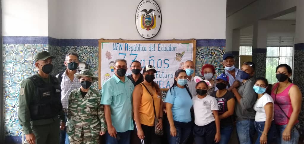 CFSLBPF_DC's tweet photo. #2Jul CFS Luis Beltrán Prieto Figueroa @IncesCaracas1 activo con las Brigadas Comunitarias Militares para la Educación en la UEN República del Ecuador, parroquia San Juan.

#BricomilesActivasEnEducación 

@NicolasMaduro @_LaAvanzadora @WuikelmanAngelP @Incesocialista https://t.co/XYrtEKzBeH