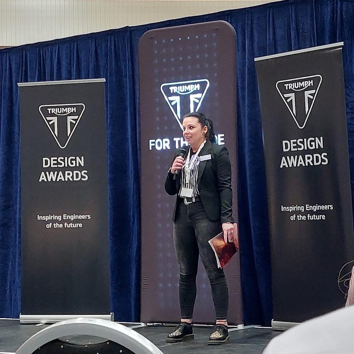 Em Weaving tweet media