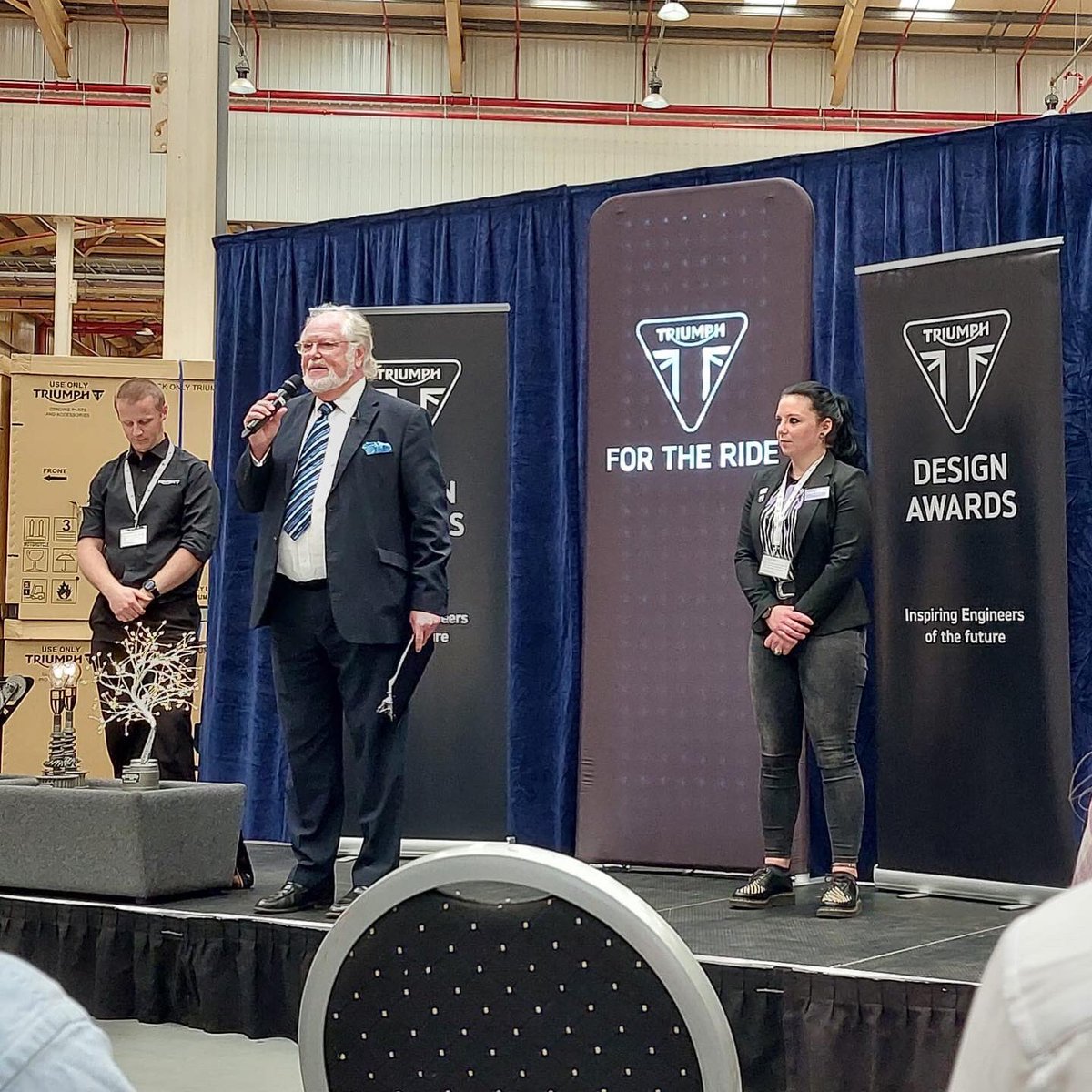 Em Weaving tweet media