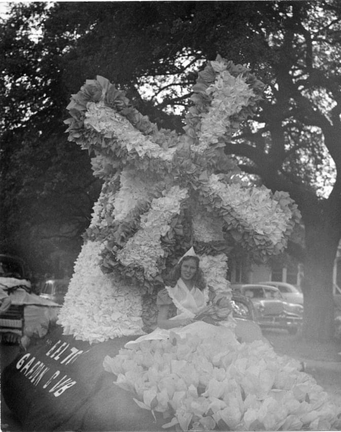 BrynOaks's tweet photo. In honor of the upcoming #IndependenceDay holiday, please enjoy some photographs from Bell County Fourth of July celebrations of the past. Have a happy and safe holiday weekend! 

#Belton #BrynOaks #BedAndBreakfast #BellCounty https://t.co/XxMRiBu4YN