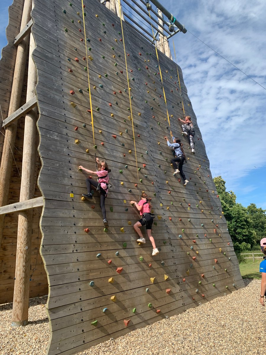 NorthlandsPri's tweet image. Nothing can stop us - we’re heading straight for the 🔝 
#reachforthestars
#pushyourself
#justonemorestep
#teambalders
#hopkinsonsheros