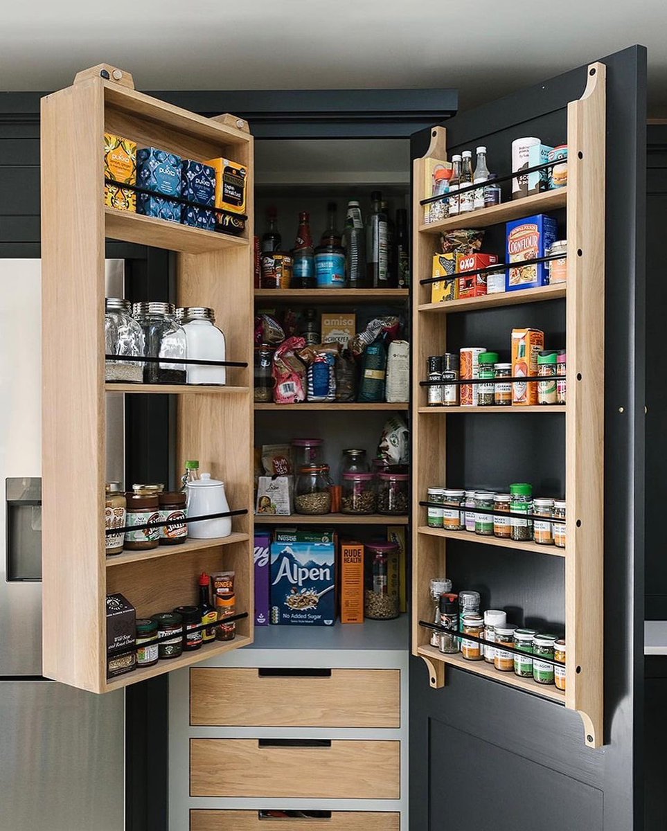 HuntersofDerby's tweet image. Taking a look behind the doors. To the right of the fridge Neptune Henley Single Larder makes the most of it’s depth with adjustable shelves and a double sided oak rack that folds out for easy access.  Nextdoor the bi-fold countertop features 3 shelves: 2 adjustable &amp;amp; 1 fixed.