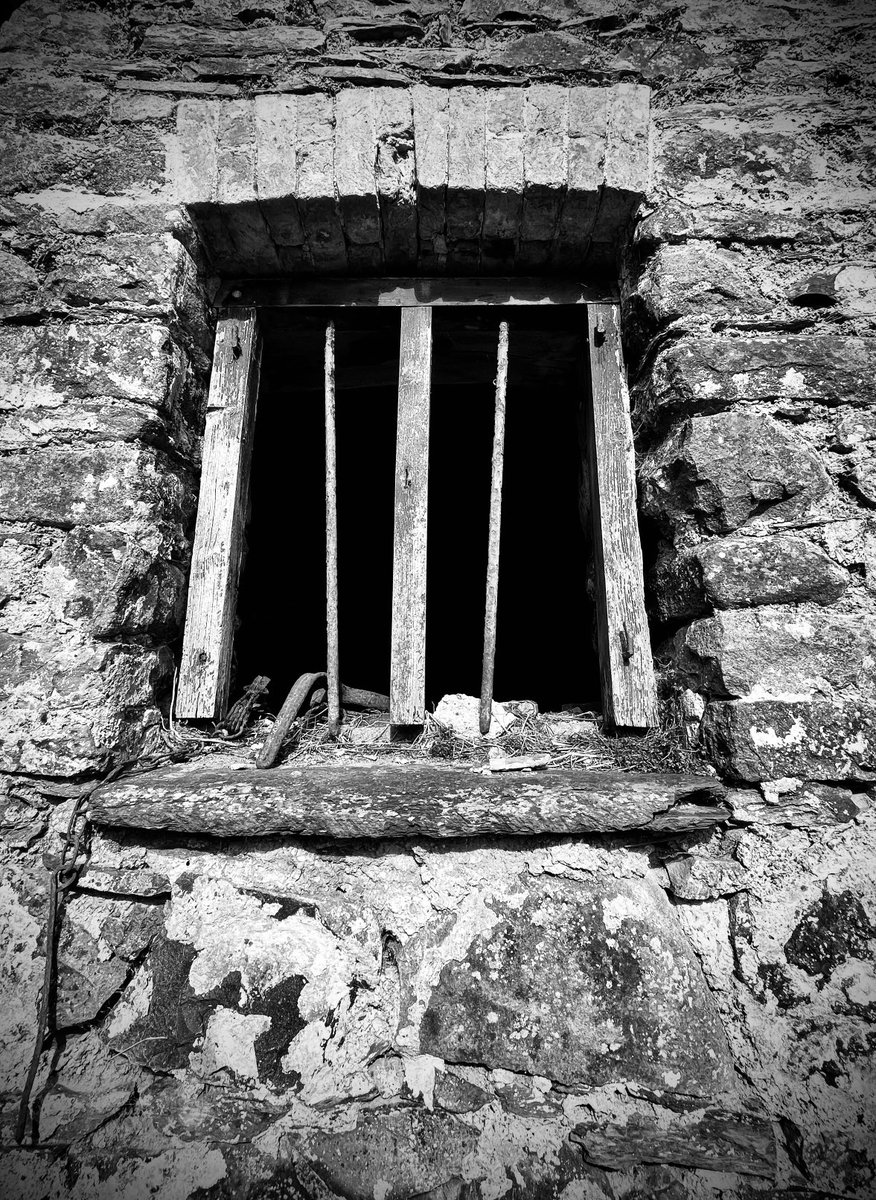 cgbmedia's tweet photo. Windows to The Past at Court Farm, Llanychaer, Pembrokeshire, Wales https://t.co/IKI43n9lx5