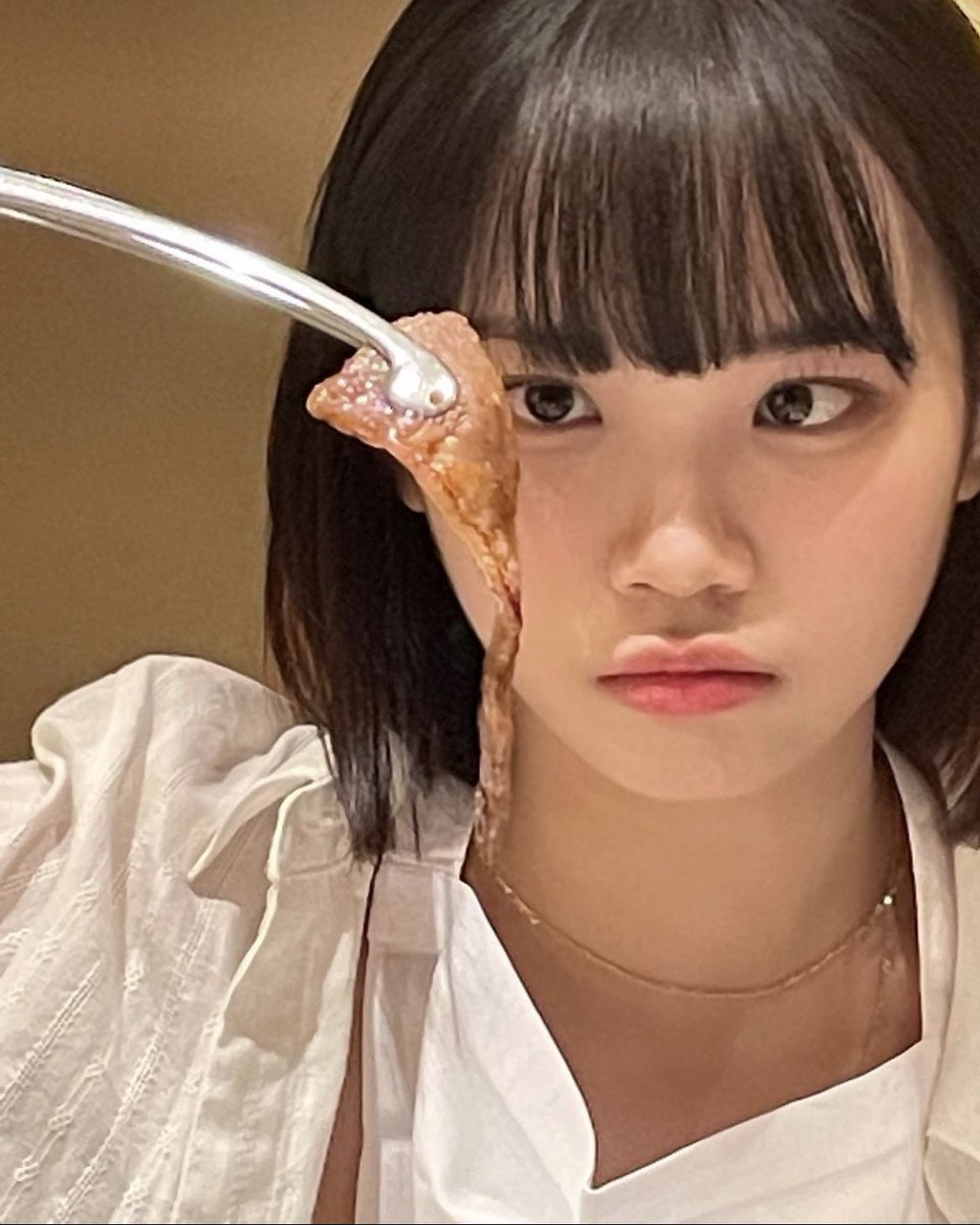 kuma80_'s tweet photo. うわっチェウォンこれはないわ
コロナ禍にも関わらずトングから直接肉を食べようとするなんて下品
#outlesserafim https://t.co/gcX7koaCPp