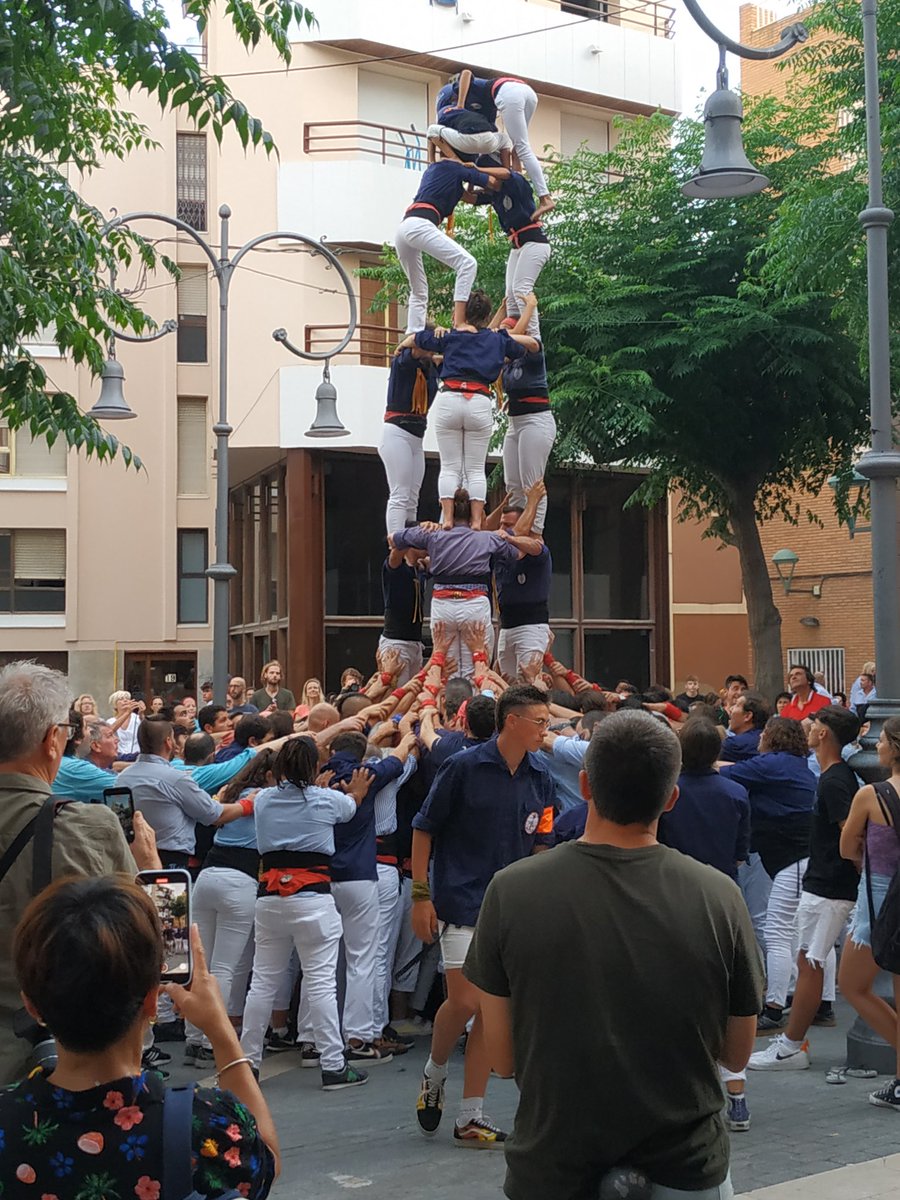 Like Scottish football, lower league Catalan castells are usually more fun than the high-end stuff. This is #elserrallo Tarragona this evening, the local team up.