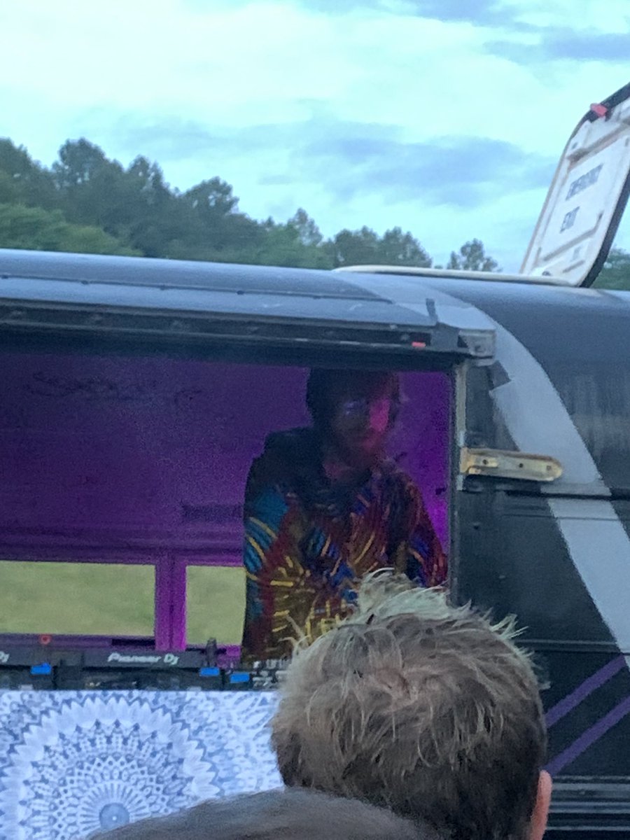 JiVbeats's tweet photo. Can’t believe we got a secret sunrise set from Trey Anastasio of Phish this morning at yonderville 😦😮 https://t.co/Qcz3PIjQrS