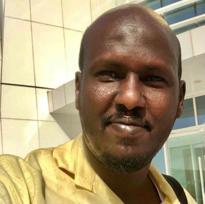 Abdikad18084712's tweet photo. Journalist Mohamed Ilig got his freedom this morning,because he is related to President Muse Bihi while Journalist Abdimalik Coldoon still in jail for just exercising his freedom of speech as journalist. Coldoon his kids need him @UKinSomalia @EU_in_Somalia @musebiihi https://t.co/Kn0F2J3lGc
