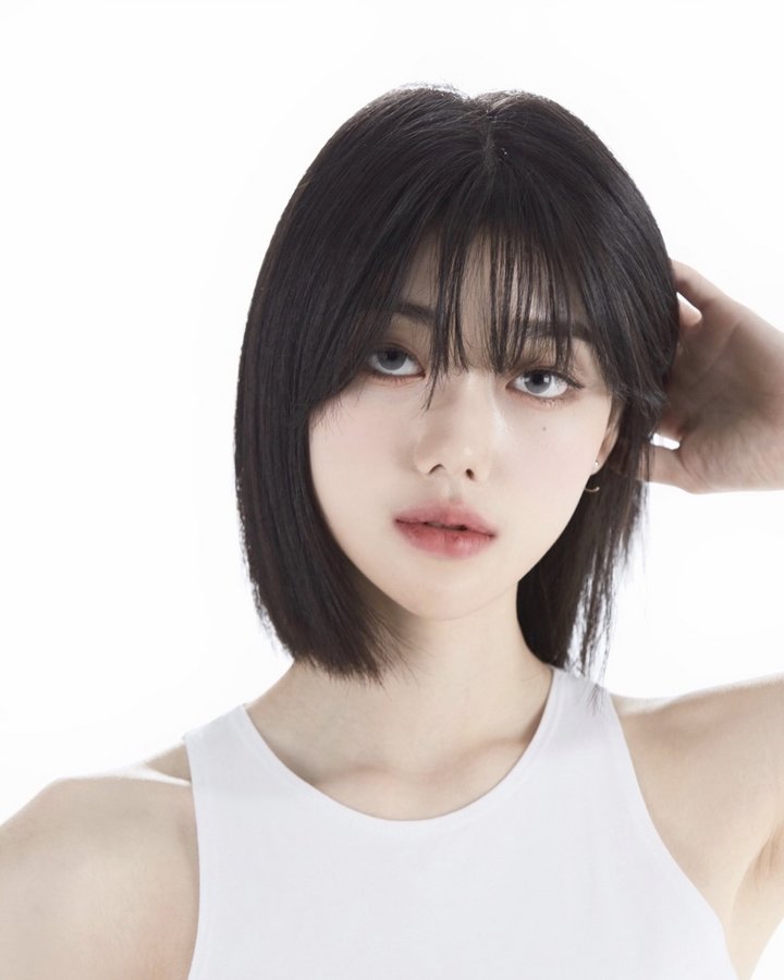 Решила немного отдохнуть но чтото не получилось, а сейчас просто лежу и ахуєваю новая дебютная група K-pop просто бомбическая ну конечно я незнаю какой у них вокал но они просто ахуэть красивиє особенно      Роа она и ёё  взгляд 😍😍
Група:Roa (Witchers)