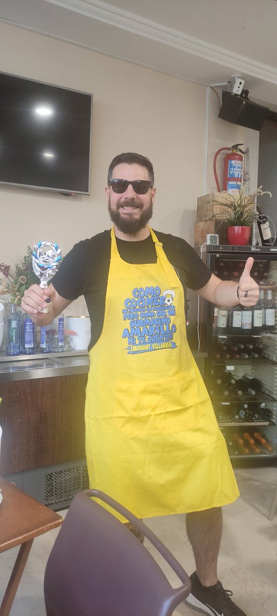 Lleva cinco años en Bilbao pero sus raíces son inamovibles. Del <a href="/VillarrealCF/">Villarreal CF</a> desde la cuna. Miralo que feliz con su delantal!!