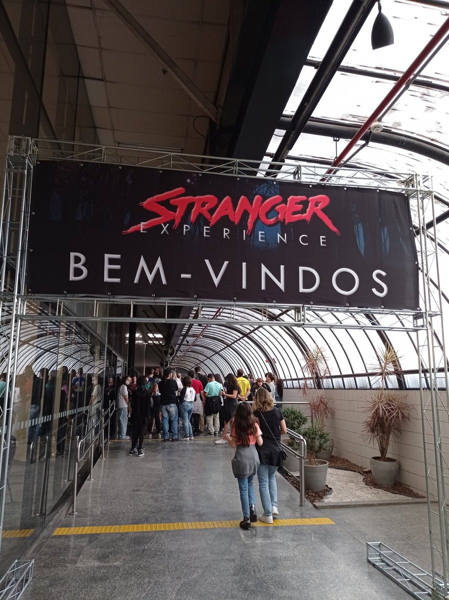 natashacmargo's tweet photo. mds eu to tremendo #StrangerExperience https://t.co/V40A4sZ4yG