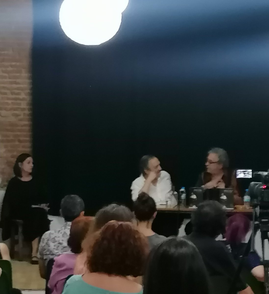 el autor argentino Jorge Eines presenta su libro Una selva de palabras de Emeterio Diez Puertas, junto al embajador Dr. Ricardo Alfonsin en Madrid <a href="/EinesJorge/">Jorge Eines</a> <a href="/ARGenesp/">Argentina en España</a> <a href="/edantigona/">Ediciones Antígona</a> <a href="/RICALFONSIN/">Ricardo Alfonsín</a> <a href="/silvaproduccion/">Silva Producción Teatro</a> <a href="/SelvaPalabras/">Una Selva de Palabras. Biografía.</a>