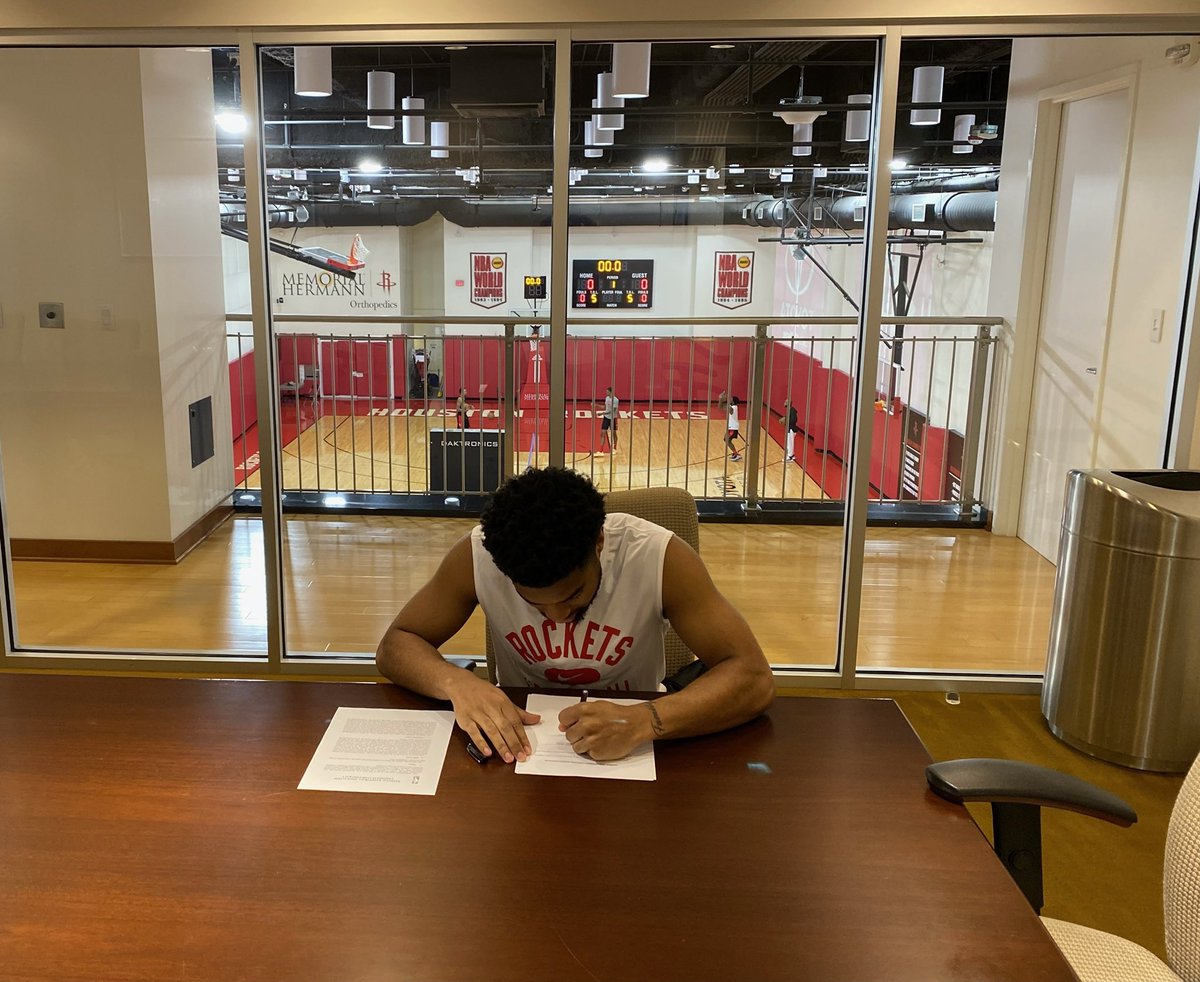 TrevorHudgins12's tweet photo. Officially a Houston Rocket! https://t.co/yGRgNX2ZPJ