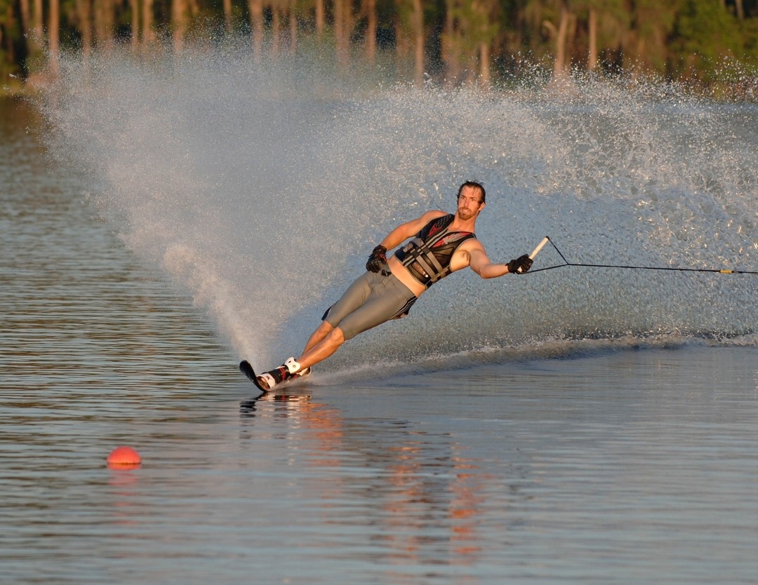 WakesportsULMTD's tweet image. Throwin it back to 2007, Chris Parrish onside carve on the Monza.

#hoskis #syndicatewaterskis #waterski #mostfunwins #waterskiing