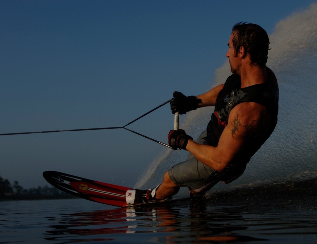 WakesportsULMTD's tweet image. Throwin it back to 2007, Chris Parrish onside carve on the Monza.

#hoskis #syndicatewaterskis #waterski #mostfunwins #waterskiing