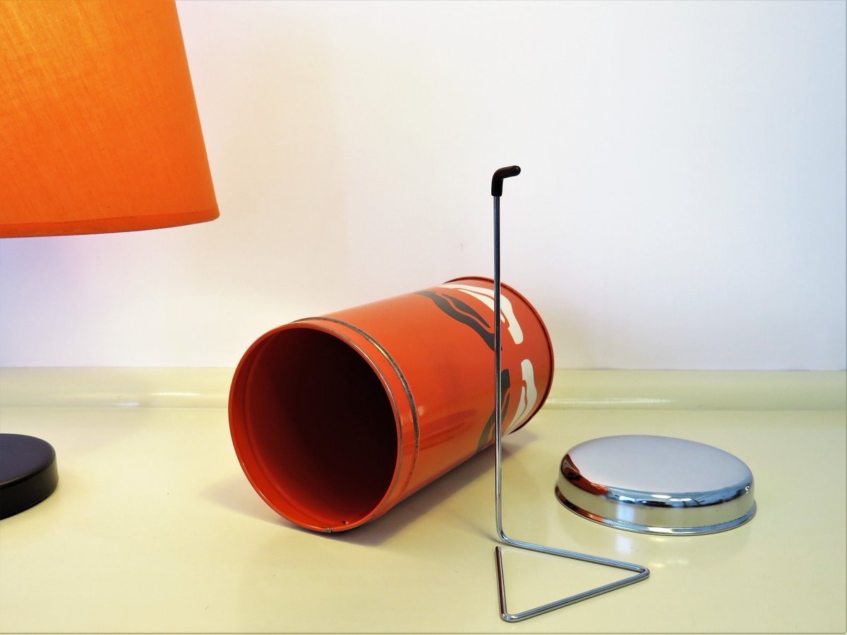 MaLanterne's tweet photo. Vintage Tin Box, Decorative Round Box With Lid and Biscuit Hook, Orange Color, Biscuit Rusk Crispbakes, Kitchen Metal Tin Container, 70s https://t.co/SXJiquue0w #Trending #Vintage #Summer #Retro #FREESHIPPING #Antiques #Gifts #Holidays #TinBoxes https://t.co/qgsXlzd5OL