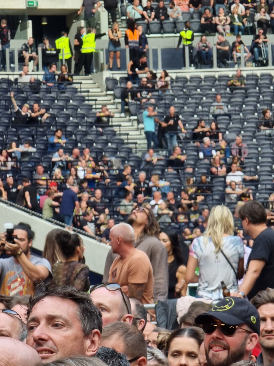 DannyZilo's tweet image. Even Jason Mamoa isn't impressed #GnR #GunsNRoses