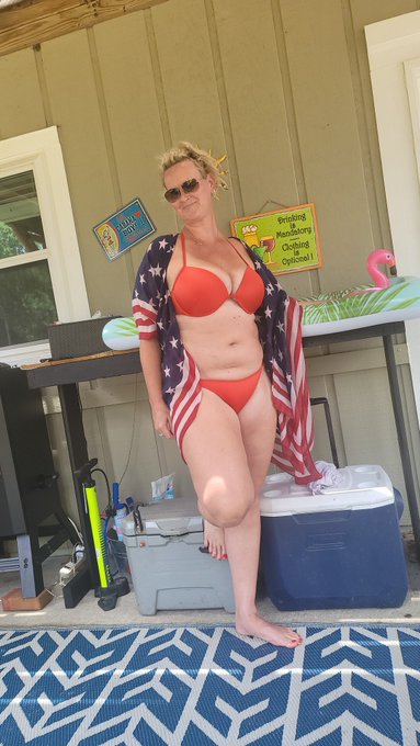 Happy 4th of July. 🇺🇲 weekend to all my favorite peeps. 🇺🇲 https://t.co/uY7k4InUYR<a href="/tag/onmfc"class="tags"><span>#onmfc</span></a>