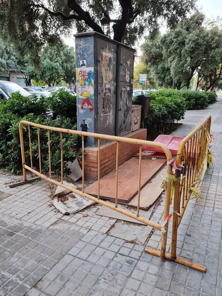 bermejova's tweet photo. Un mes.... @AjuntamentVLC #verguenza desde enero por lo menos que llevamos así... #barriosanmarcelino https://t.co/hVe2JLJ8QT