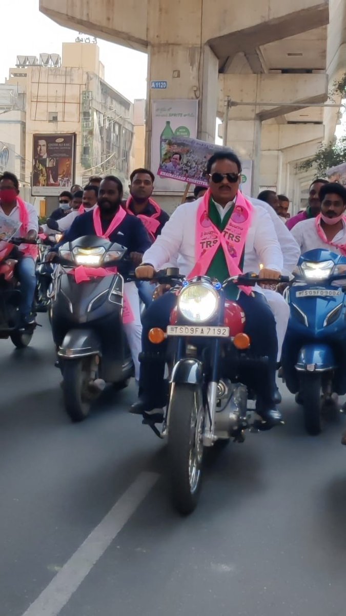 ShaikTgfwda's tweet photo. Dear sir, @TelanganaDGP @CPHydCity @AddlCPTrHyd Violation of traffic rules, TRS workers did not wear helmets in a motorcycle rally. Their scooter/bikes didn't have a number plate too.

Kindly use CC cameras and send traffic challans immediately.

CC to: @mahmoodalitrs @HYDTP https://t.co/xw9osOp057