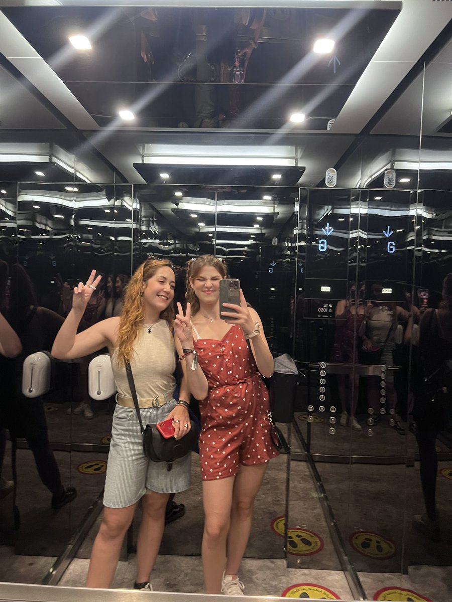 𝐿𝒶𝓎𝑜(V)𝑒𝓇 tweet media