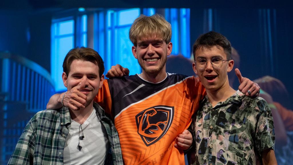 osna_gaming's tweet image. #SmashOlymp 🌿

And the winner is once again.... @Loading_exec !! 

🥈: @EOmorbido 
🥉: @ssbMuk 

GGWP!! 🥳🥳