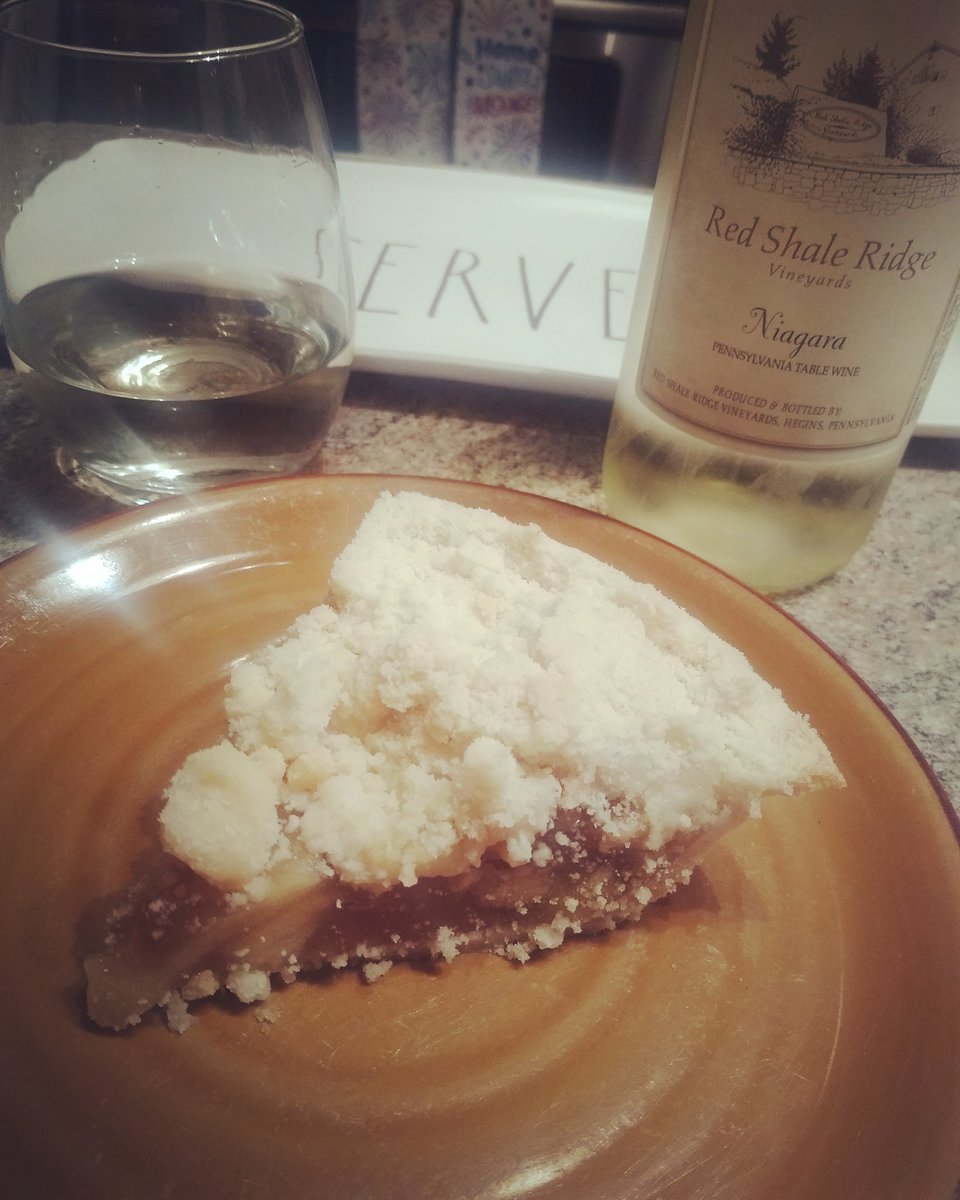 End the evening right👍 #wine #applepie #relax