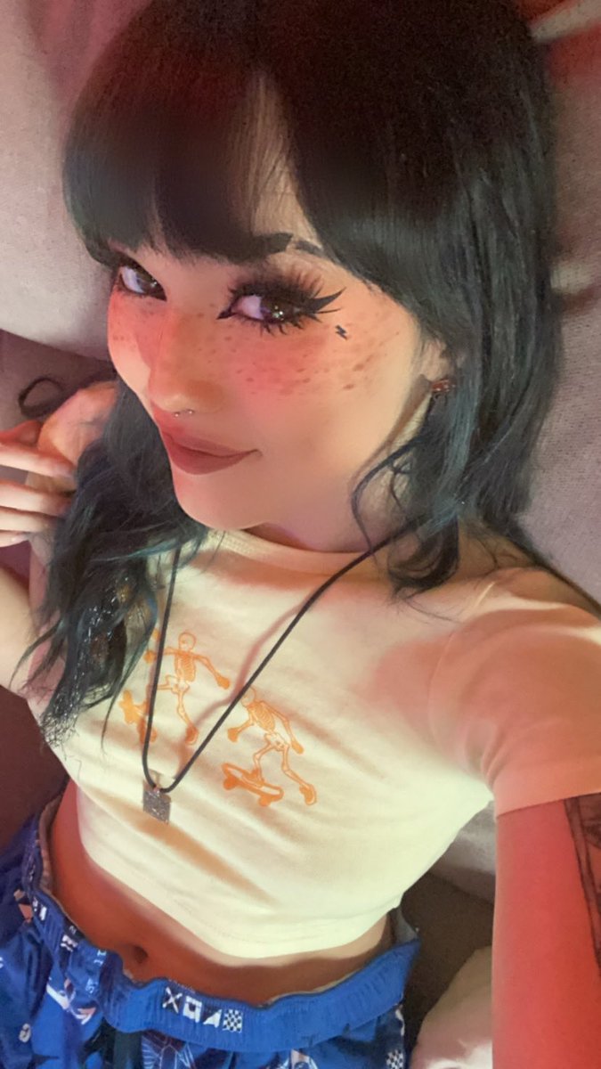bad_soiI's tweet photo. damn, i see you still kick it with them opp bitches https://t.co/8IxpXsmbcJ