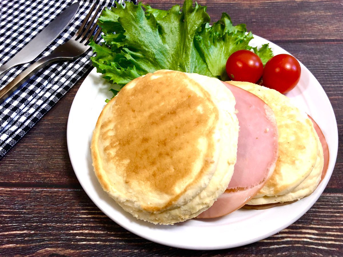 りえ 管理栄養士のカンタン低脂質レシピ ふわっふわのパンケーキが脂質1 2g 日本ハム リコッタチーズのパンケーキ はレンジ1分ですぐ食べられて 朝にも便利 とってもシンプルな味わいだから アレンジは自由自在 スイーツアレンジはもちろん ハムや