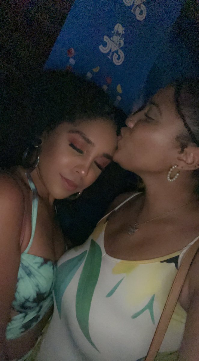 jenlyn_lucas's tweet photo. @JeaneCephei LOVE YOU 🧡🧡🧡🧡 https://t.co/4FjSbdpBsT