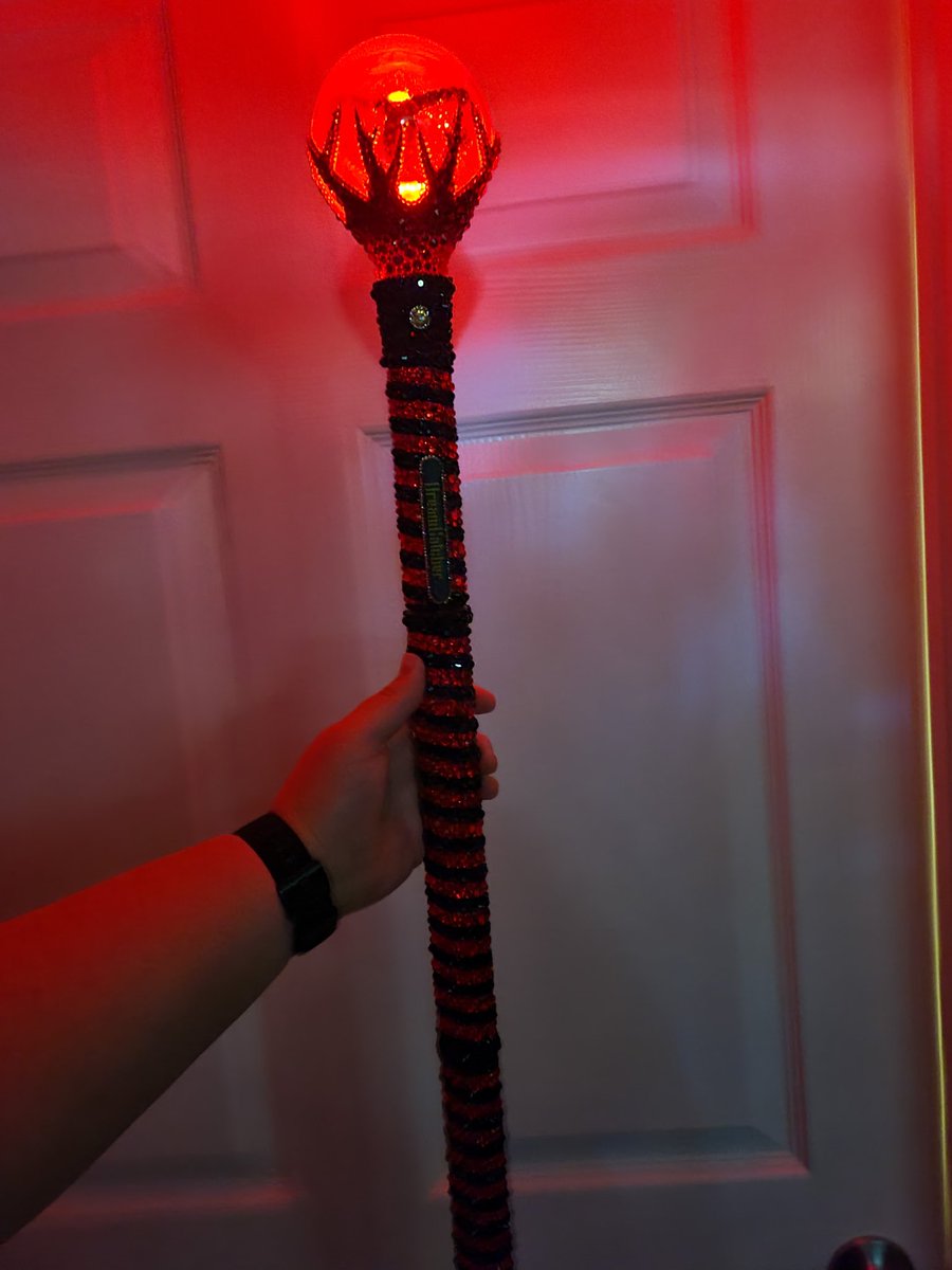 Creativ3Cactus's tweet photo. It's FINISHED! I'm SO EXCITED to see #Dreamcatcher in Minneapolis next weekend! If you see my sparkly lightstick say hi! 😁❤️
@hf_dreamcatcher #Dreamcatcher #드림캐쳐 #DreamcatcherWorldTour #Mongmongie #Lightstick #Kpop #InSomnia https://t.co/TOCZ1kzXbs