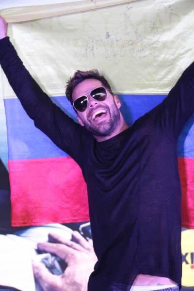 jpuscol's tweet photo. No se te olvide nunca que en #Colombla #SiempreContigo @ricky_martin #EsperandoLoNuevo https://t.co/kmRwxtO9T1