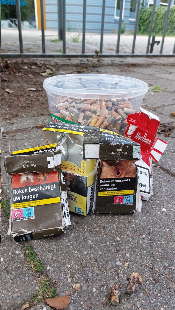 ajlveurink's tweet photo. Paar peukjes geraapt vandaag, de teller stopte op 4.610 geraapte peuken in 8 uur en 30 minuten. De @GemeenteDuiven is weer wat schoner. Grote dank aan @GocleanD voor het live verslag. Nu alle spieren wat rust geven ๐
@litterati @provgelderland @OmroepGLD @dgachterhoek #peukmeuk https://t.co/3aUBMJ5QI4