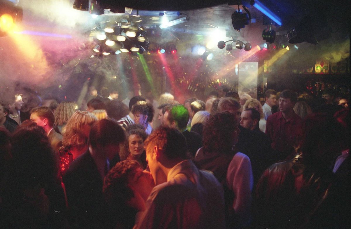 WearsideEchoes's tweet photo. She Goes to Finos…and so did everyone else! Finos 1992. #Sunderland https://t.co/RgqbJtwzRx