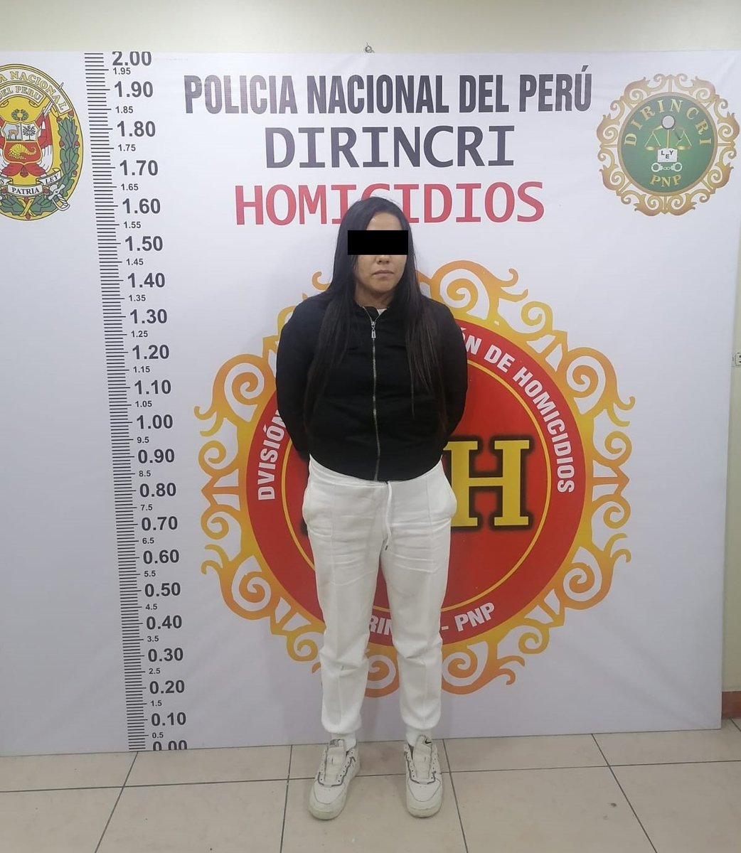 PoliciaPeru's tweet photo. #Lima 📸 | Agentes de la Dirincri detuvieron a la presunta integrante de la banda criminal "Las Tarjetas del Tren", quién sería cómplice del intento de asesinato de una vendedora ambulante. #SeguimosTrabajando https://t.co/mnyqRHvRpu