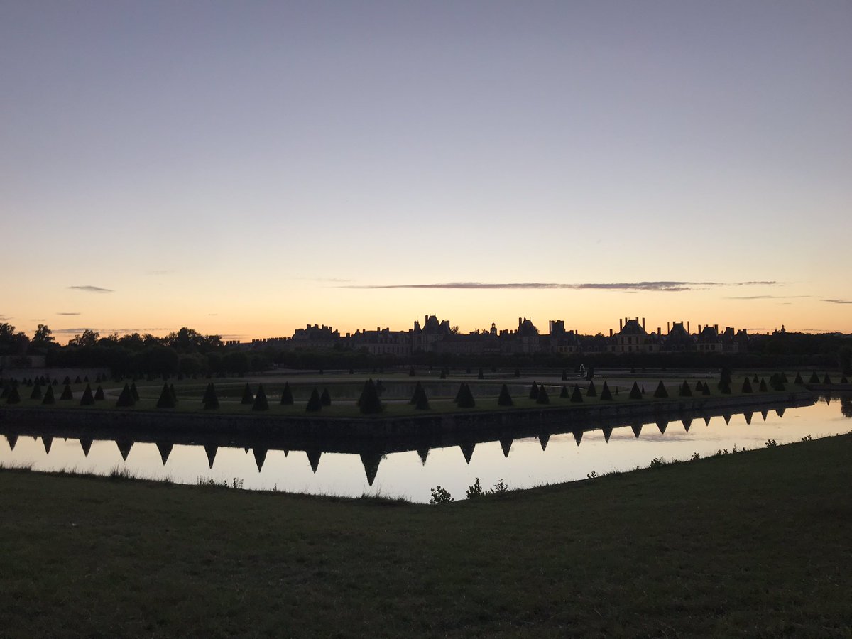 seriz_podcast's tweet photo. On termine le festival #SerieSeries avec la projection de la s02 d’#Opera au château de Fontainebleau @CFontainebleau https://t.co/cgABnXT6px