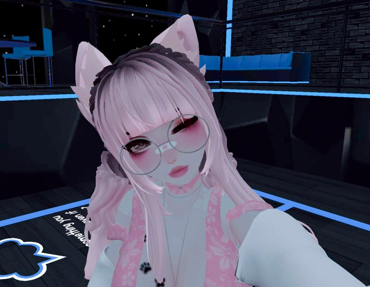 pastellyangel's tweet photo. This girl is the absolute sweetest lil angel! 🥺 Had a fab night with all her friends too! 🥰 #VRChat #vrc #vrchatdrinking https://t.co/vUI0jsPP06