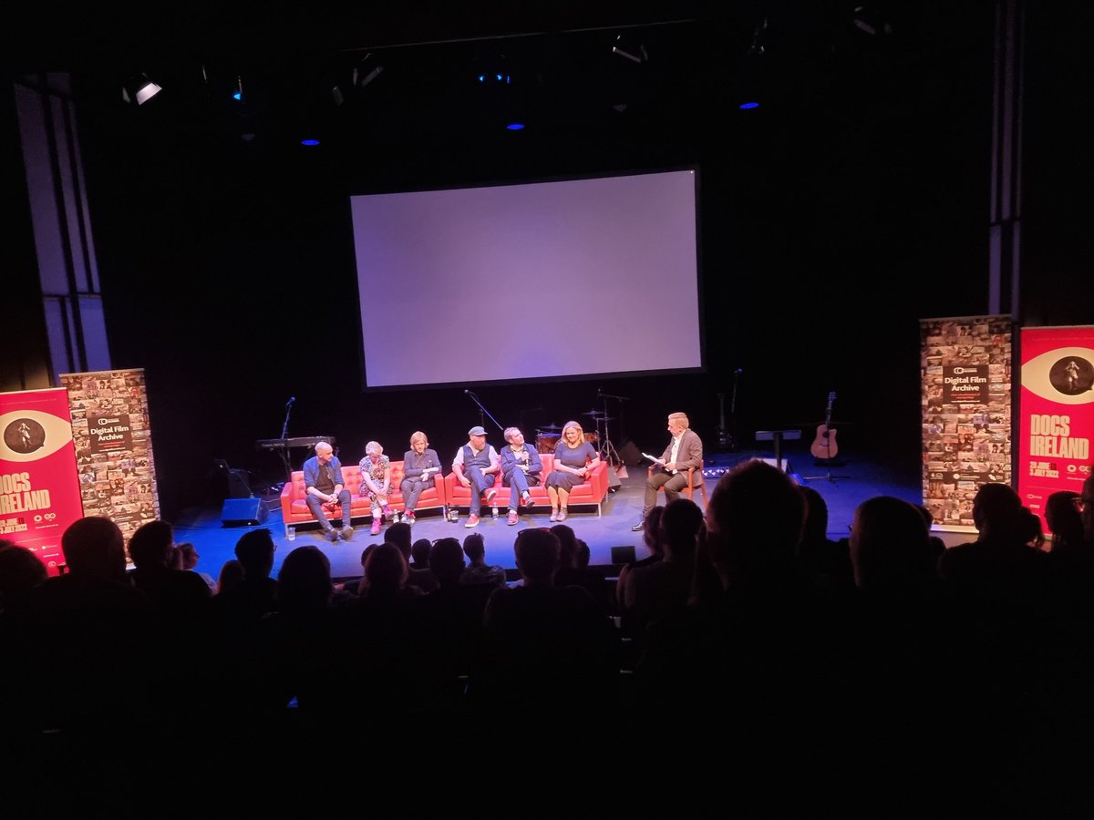 laurapatrick27's tweet photo. How we process the past by #creativereactions to #digitalarchives
Thanks @BeebsyMcA for the invite to such a beautiful evening
#sharedhistory #poetry #songwriters #niscreen https://t.co/t67tXzpPoq